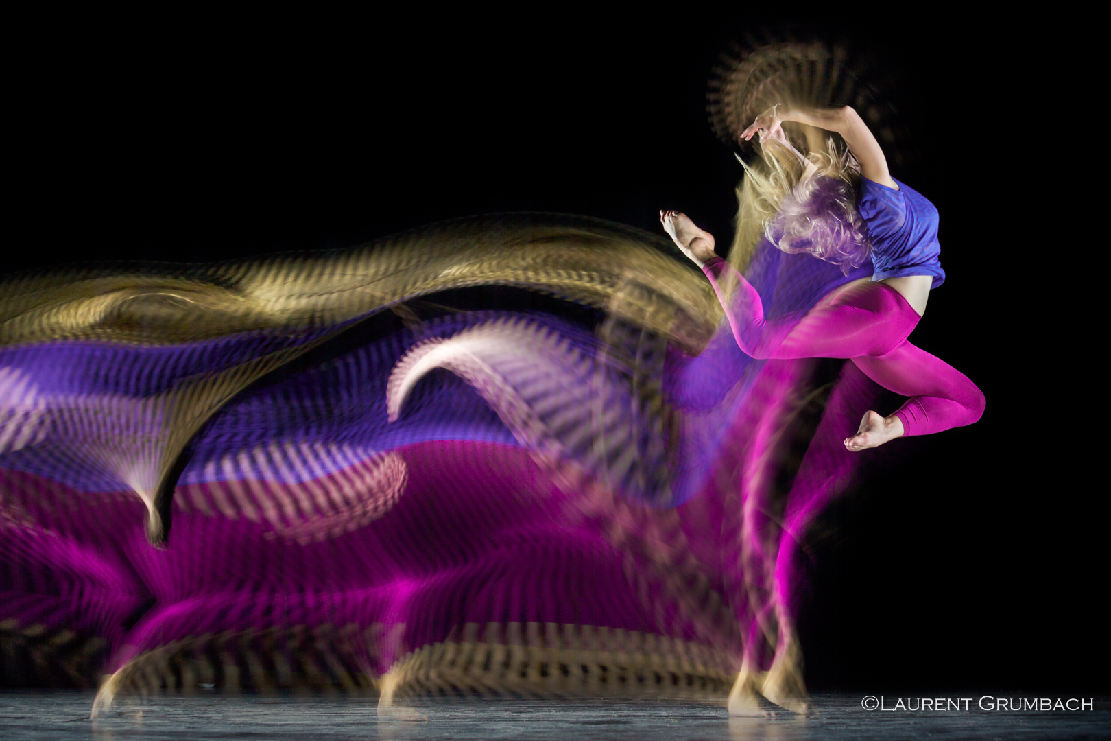 Photographie Motion Sculpture montrant la trajectoire d’un mouvement par la lumière